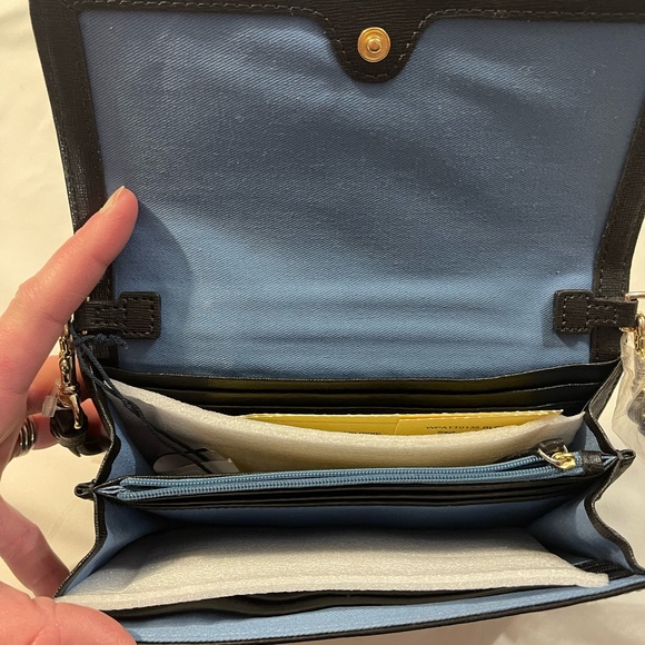 Brand New Dooney & Bourke Patent Leather Crossbody Purse - Picture 3 of 4